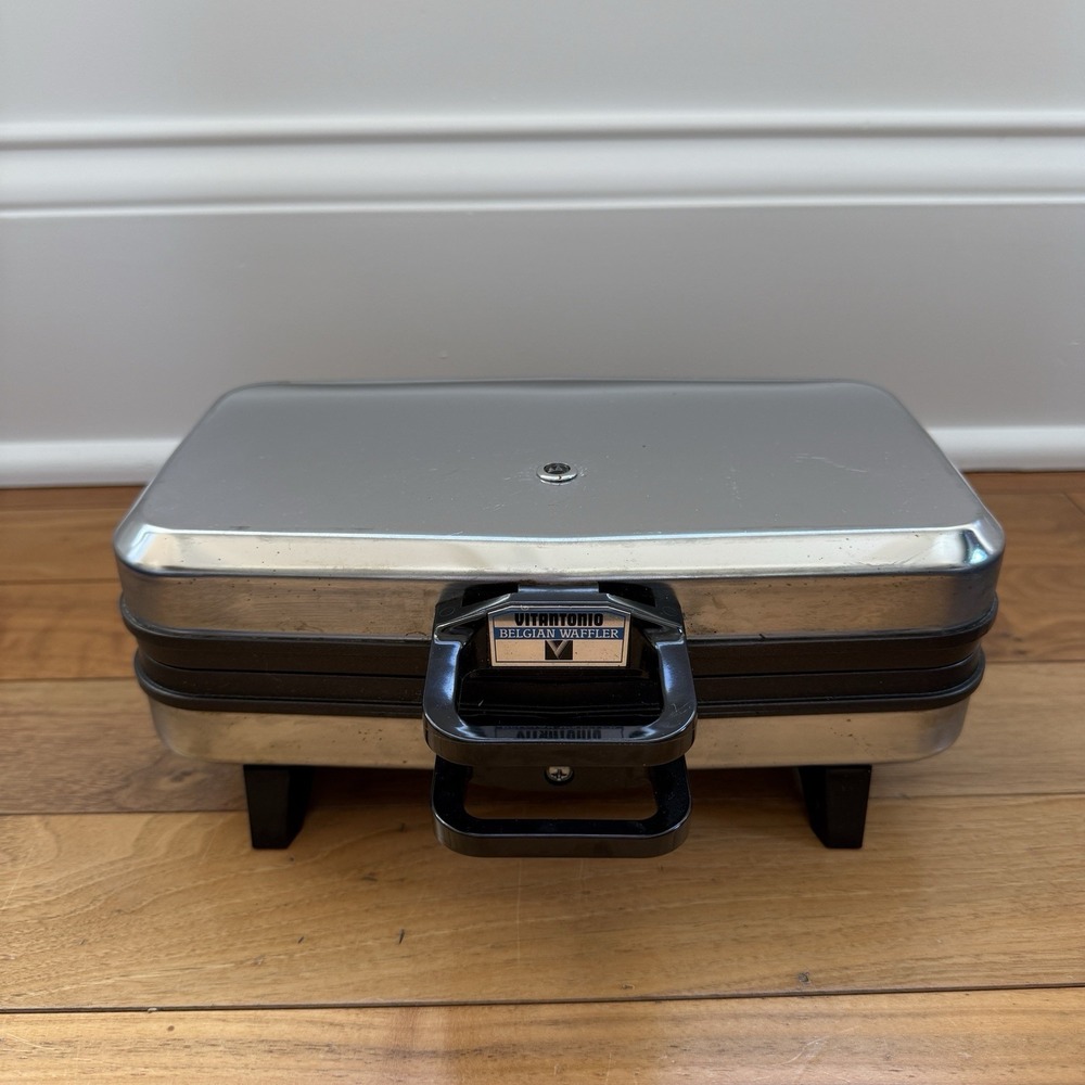 Vintage Vitantonio 550 Belgian Electric Waffle Maker Nonstick Chrome Works